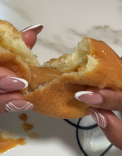 Load image into Gallery viewer, Buñuelo Caramel -Buñuelo Arequipe

